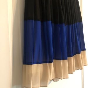Color block pleated skirt